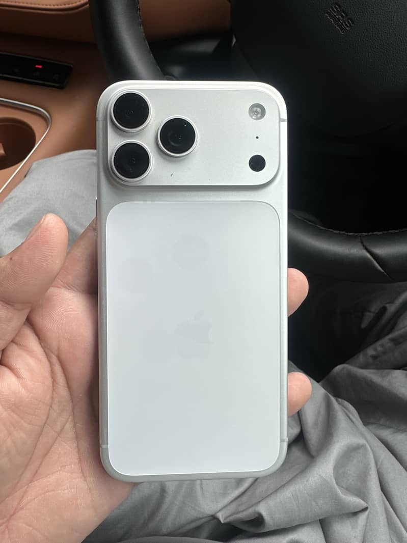 Apple iPhone 17 Pro Max 2