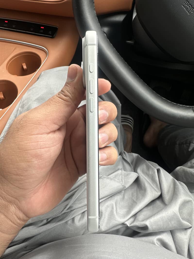 Apple iPhone 17 Pro Max 4