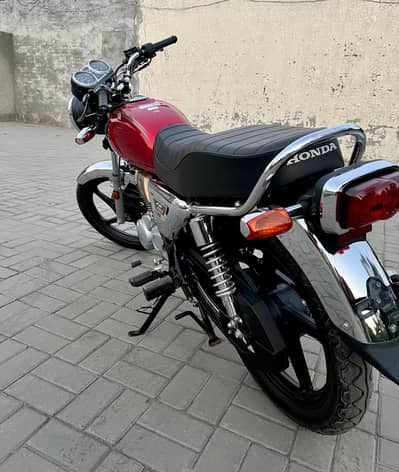 Honda 150. . . . . madal 25/26. . . . a1 candeshn kooi Kam nhi hony Wala .