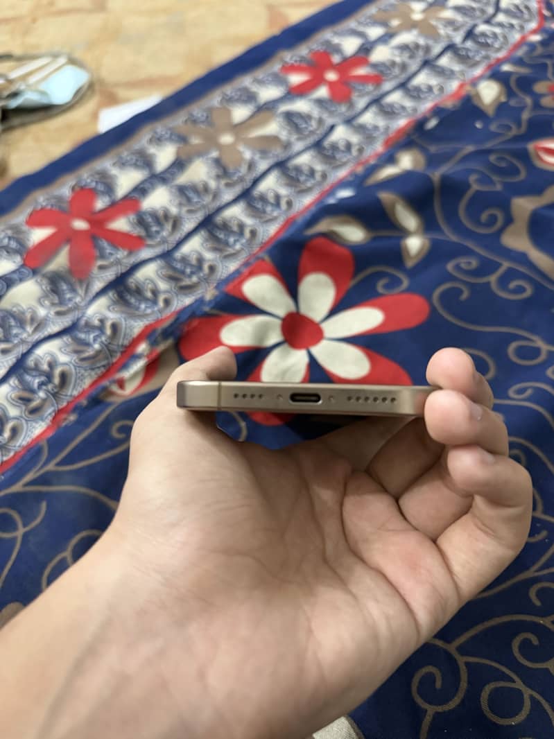 iphone 16 pro max —- Desert titanium 4