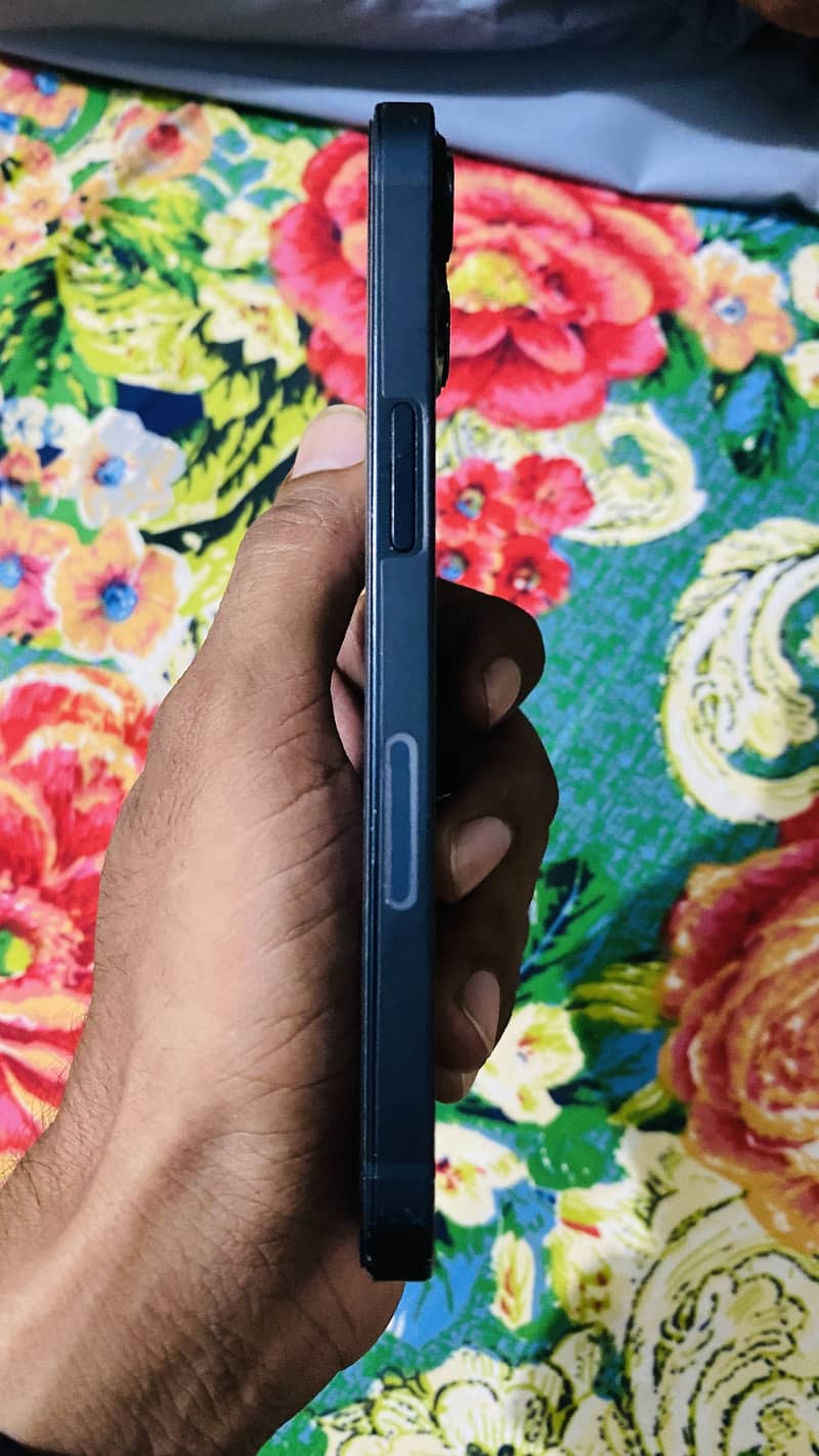 Apple iPhone 13 4