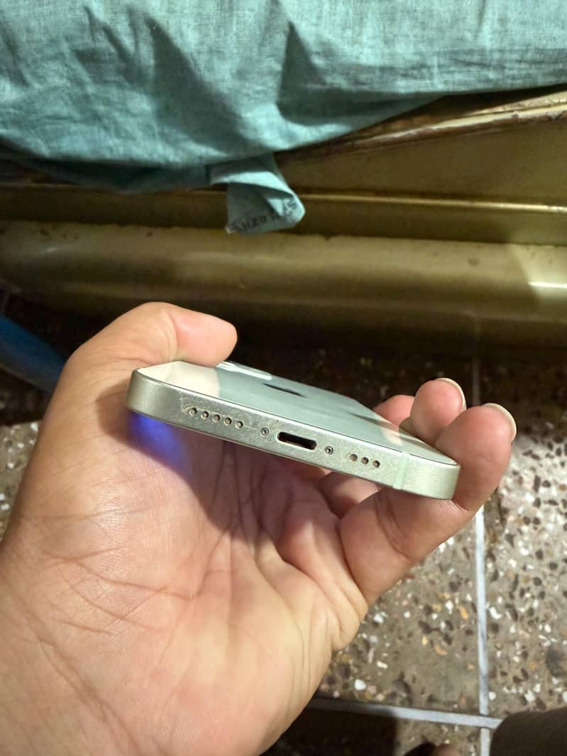 Apple iPhone 12 6