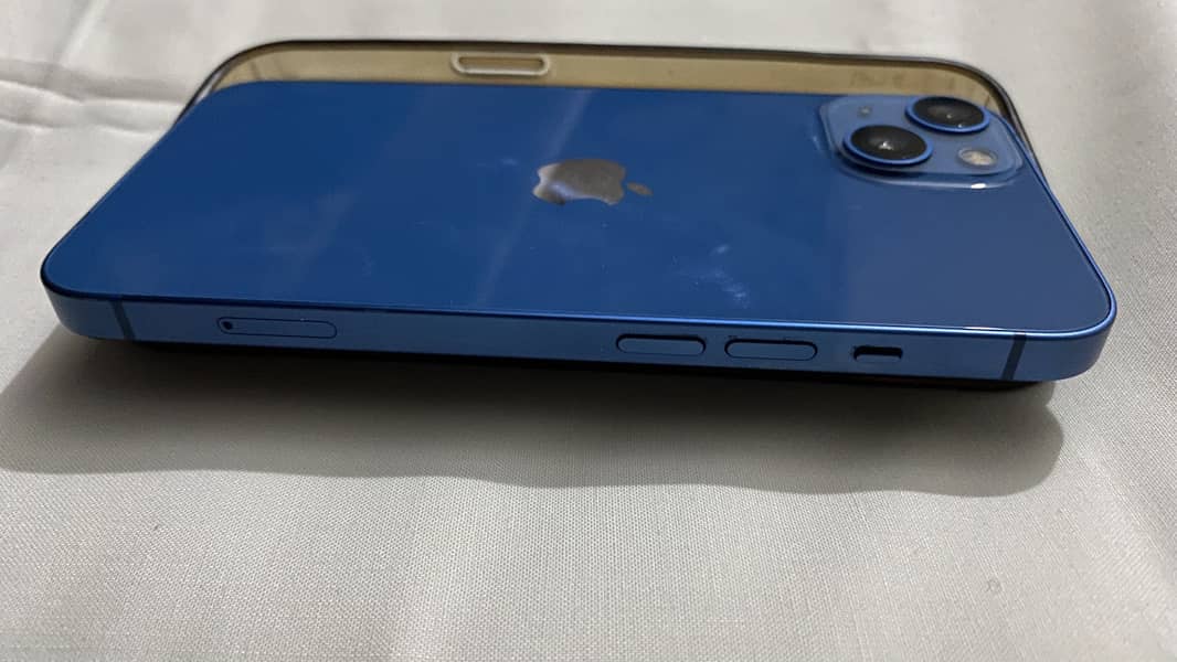 Apple iPhone 13 1