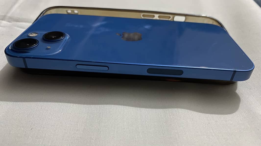 Apple iPhone 13 2
