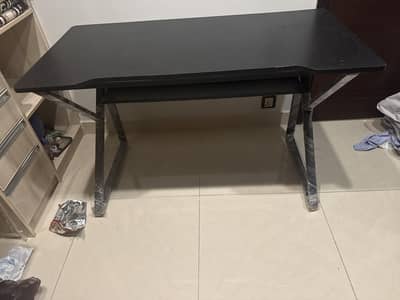 10/10 office chair and table
