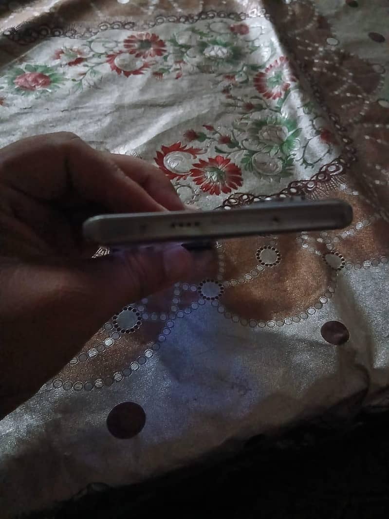 Camon 40 pro 0