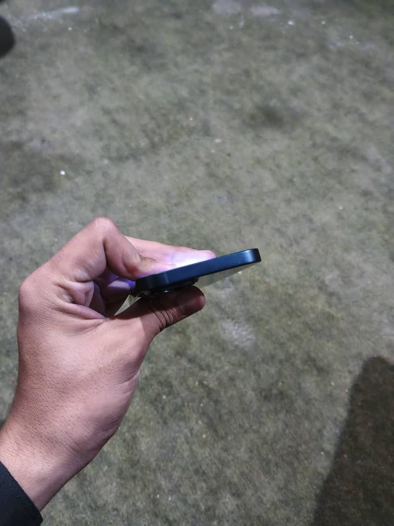 Apple iPhone 14 4