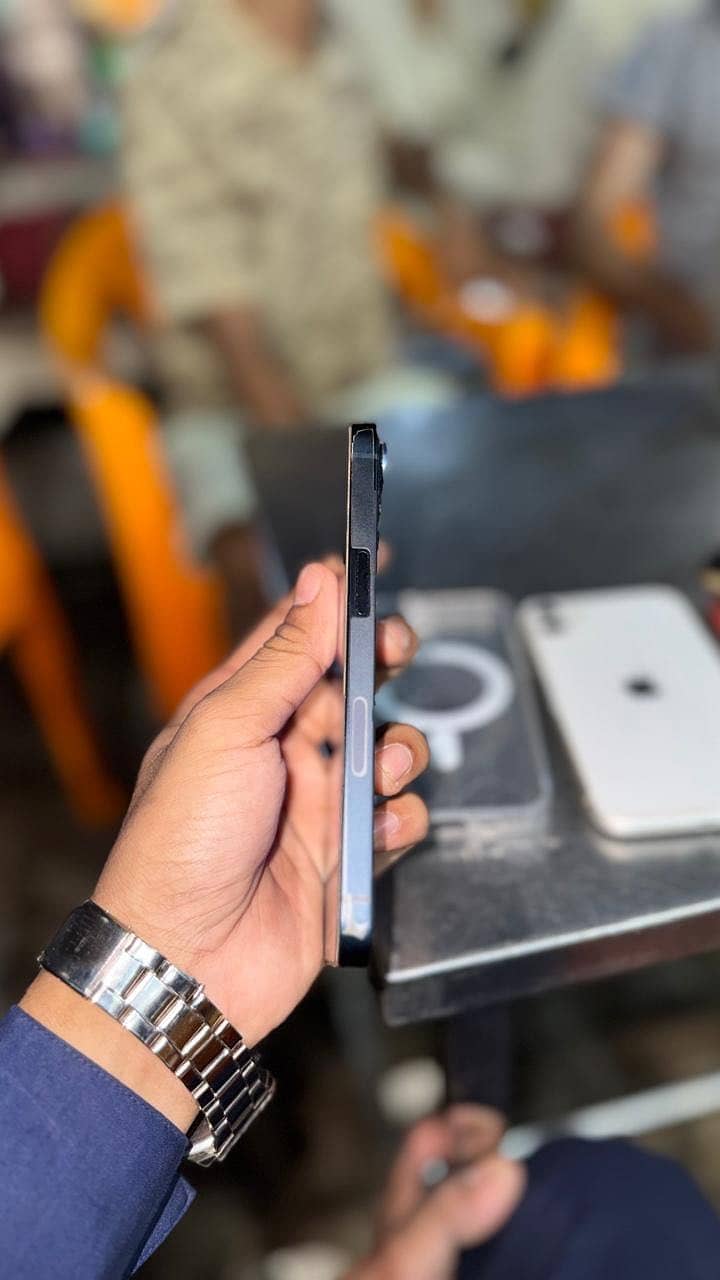 Apple iPhone 13 5