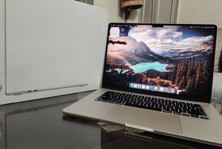 Apple MacBook Air M3 (8GB / 256GB)