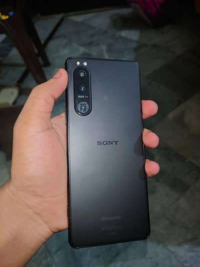 Sony 5 III scrachless phone