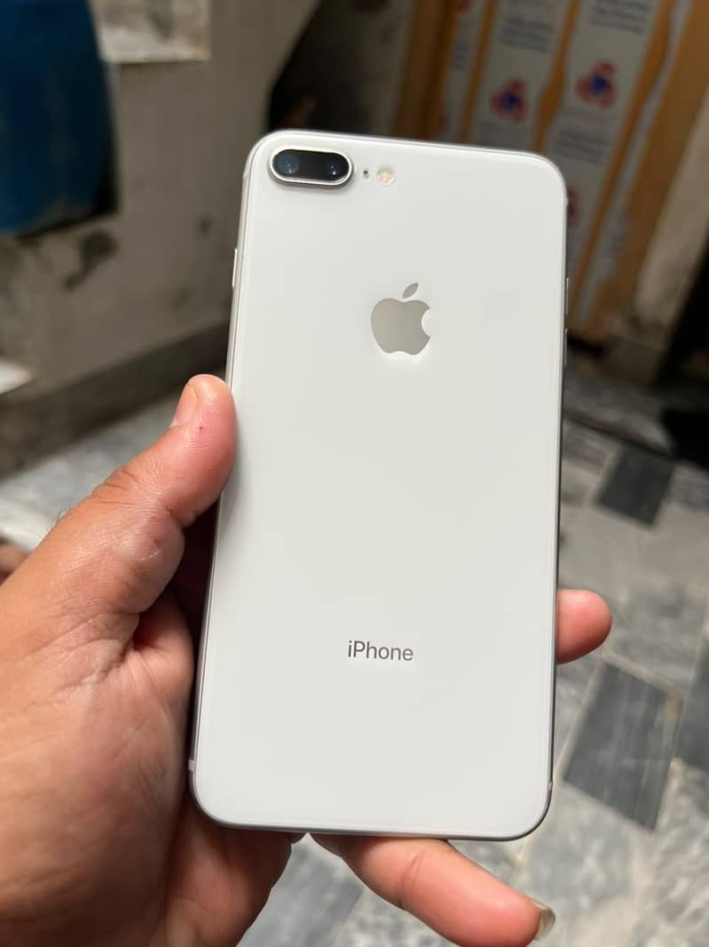 Apple iPhone 8 Plus 1