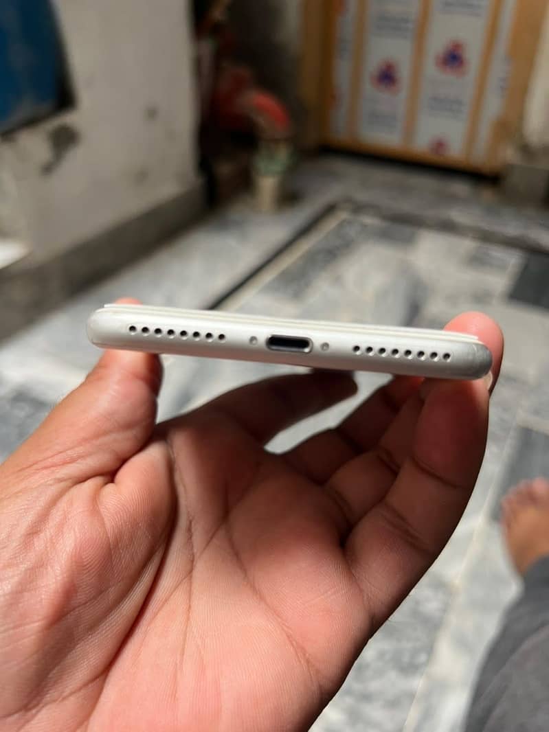 Apple iPhone 8 Plus 4