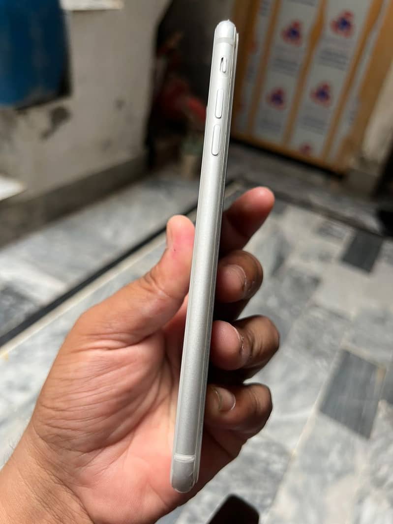Apple iPhone 8 Plus 6