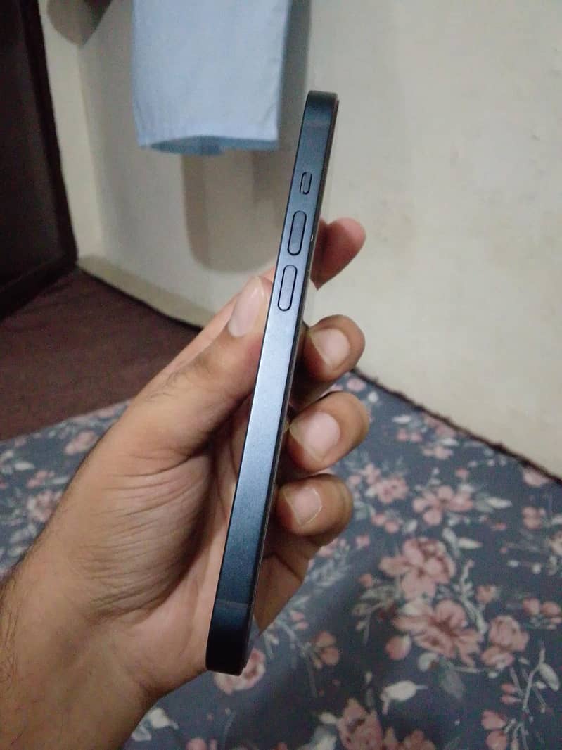 Apple iPhone 14 3