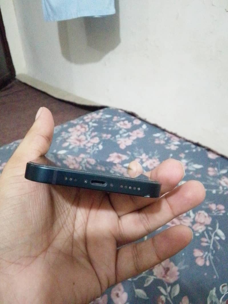 Apple iPhone 14 4