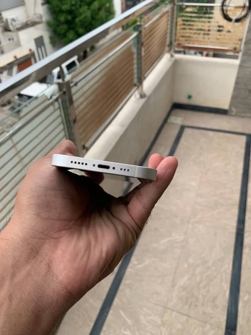 iPhone 14 3