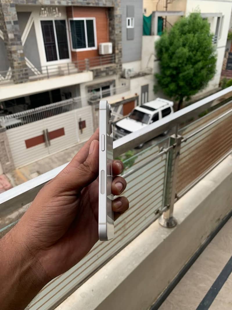 iPhone 14 4