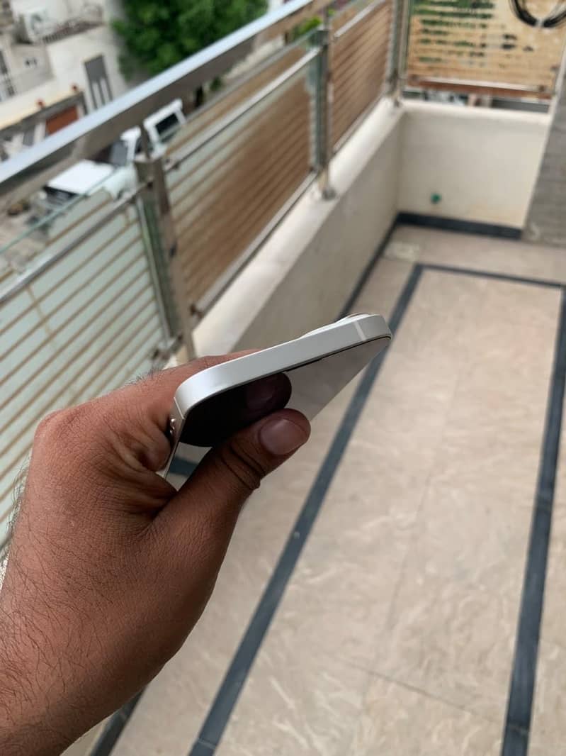 iPhone 14 8