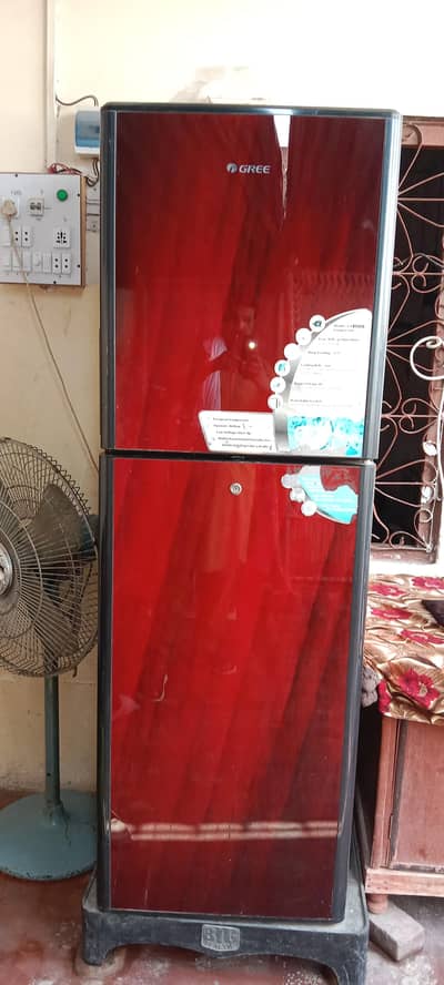 gree refrigerator only 3years use brand new full jambo size barand new