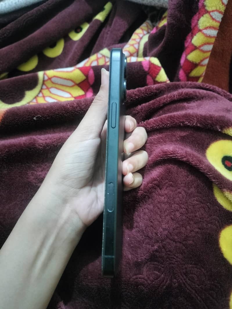 Apple iPhone 16 Plus 2
