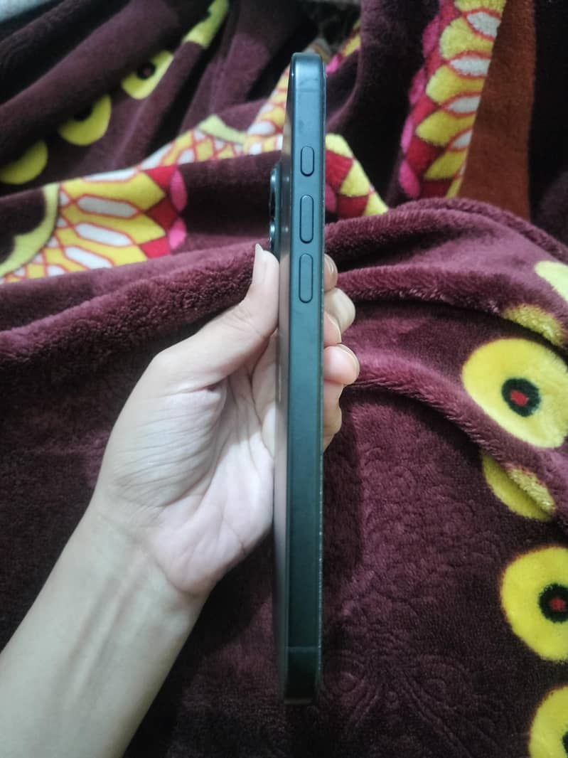 Apple iPhone 16 Plus 4