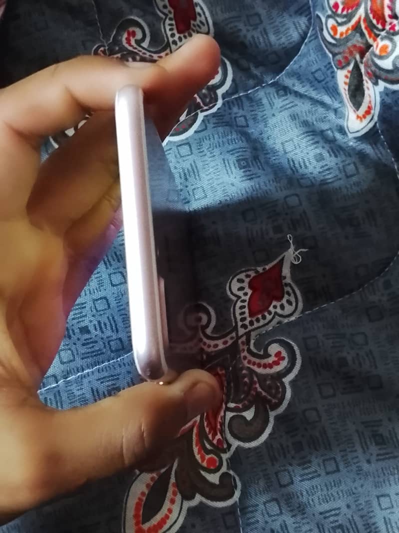 Apple iPhone 7 Plus 0