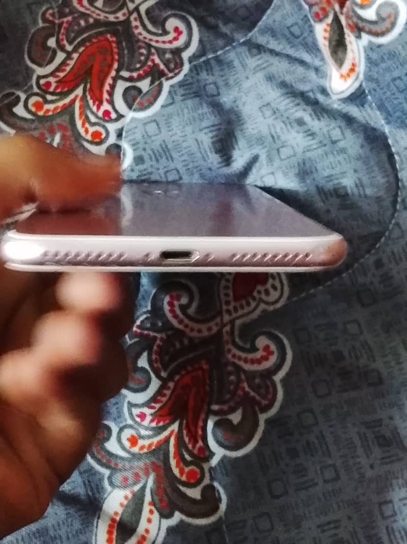 Apple iPhone 7 Plus 3