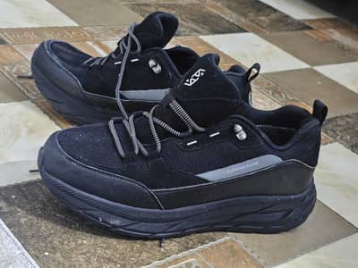 UK Imported Flowing Plume Sneakers