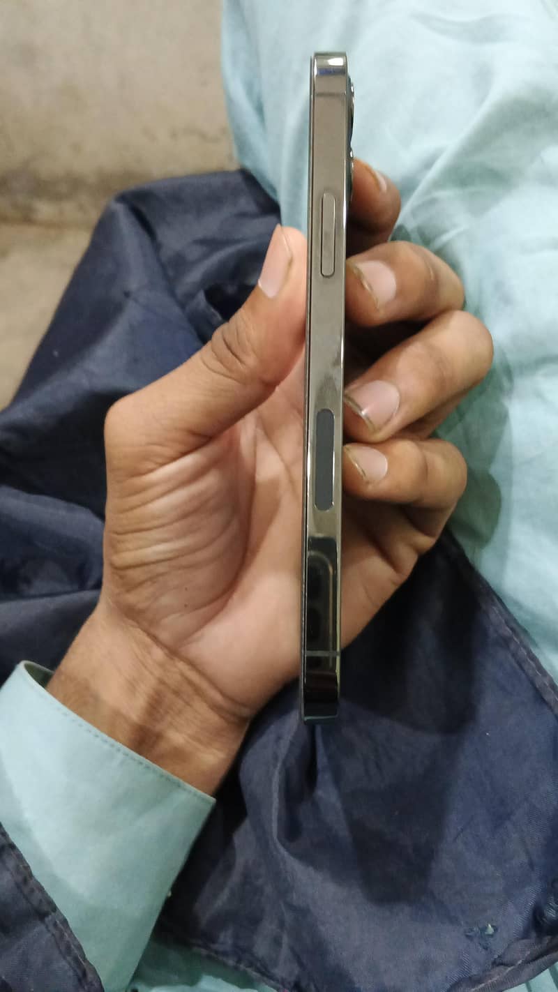 Apple iPhone 12 Pro 3