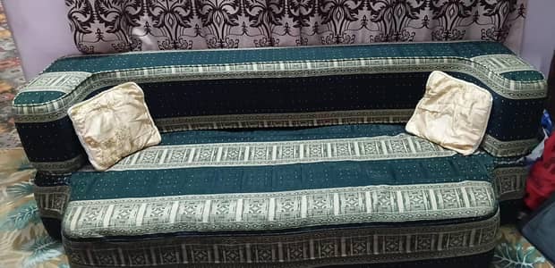 3 seater sofa combet in good condition