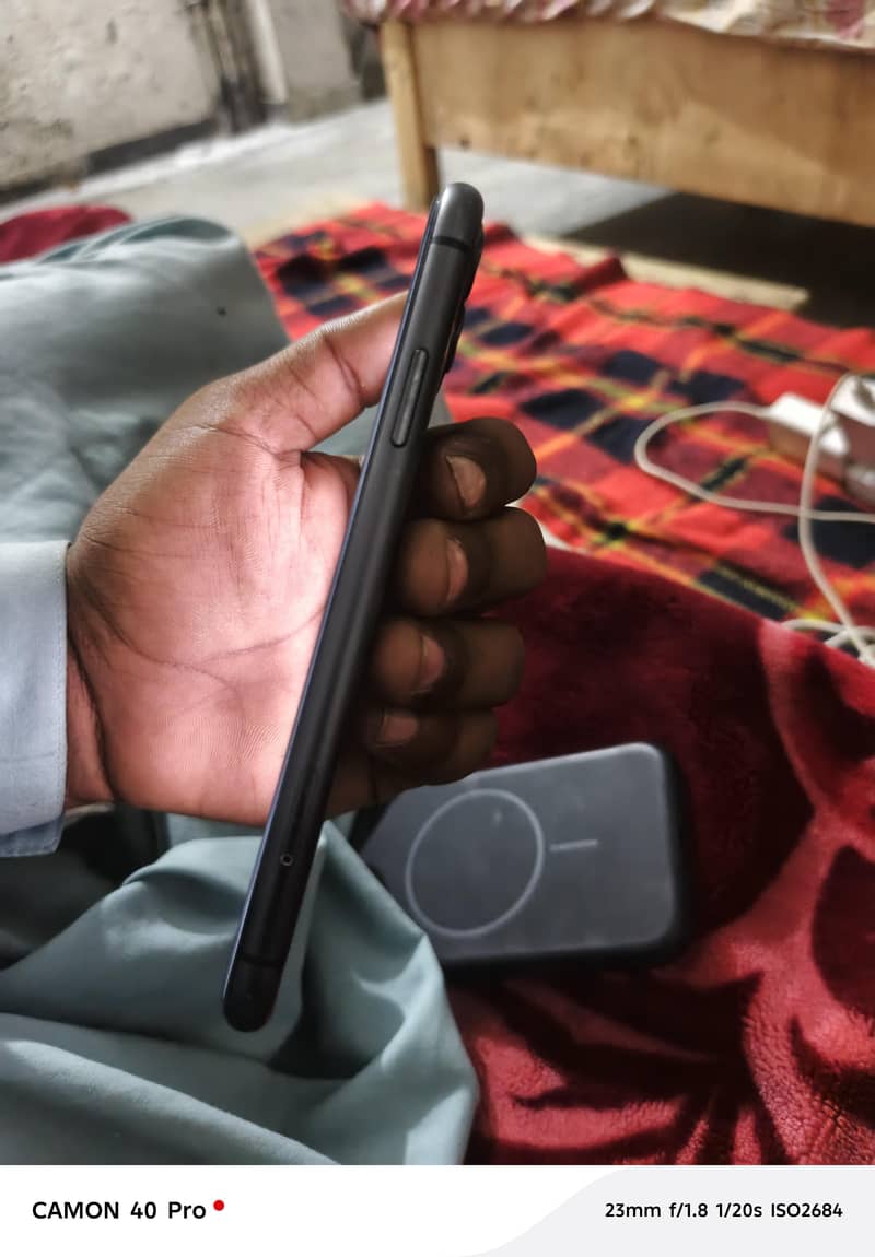 Apple iPhone 11 4