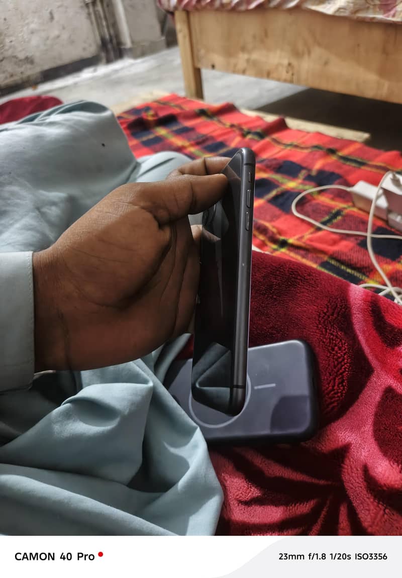 Apple iPhone 11 6