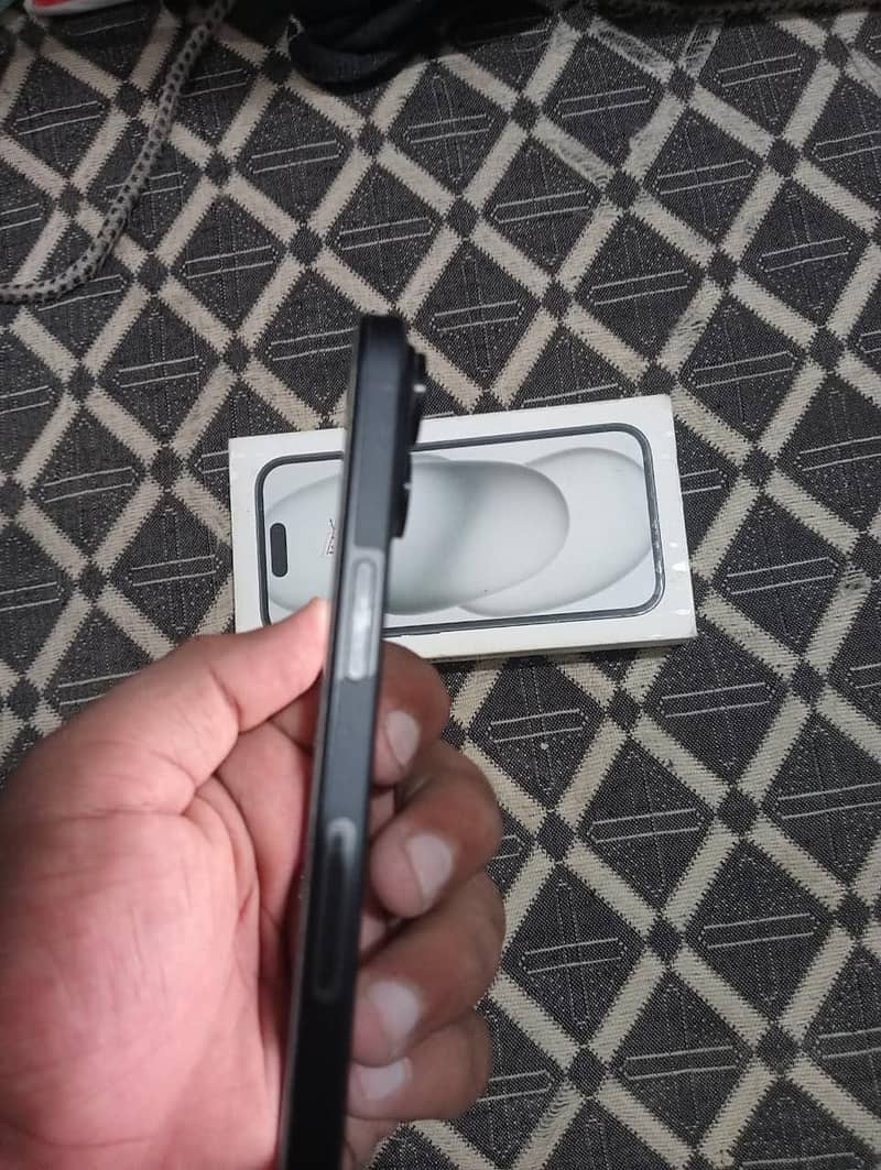 Apple iPhone 15 4
