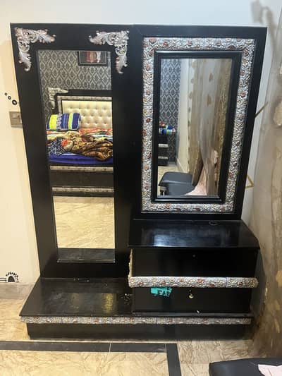 Dressing table