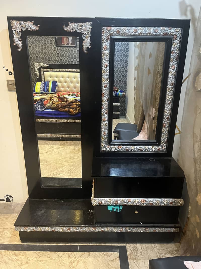 Dressing table 0