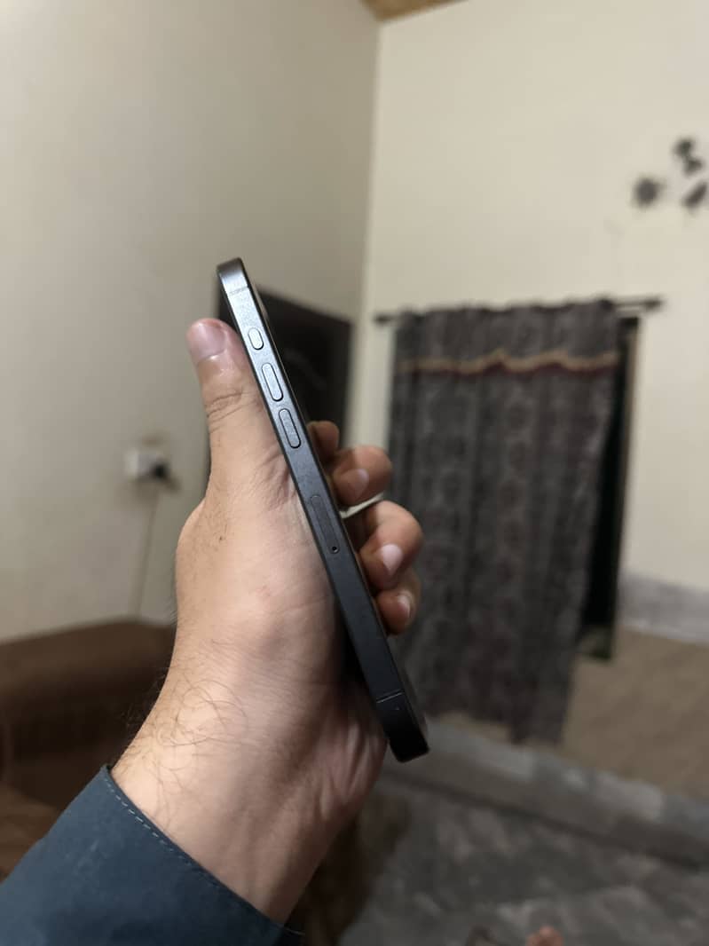 Apple iPhone 15 Pro 2