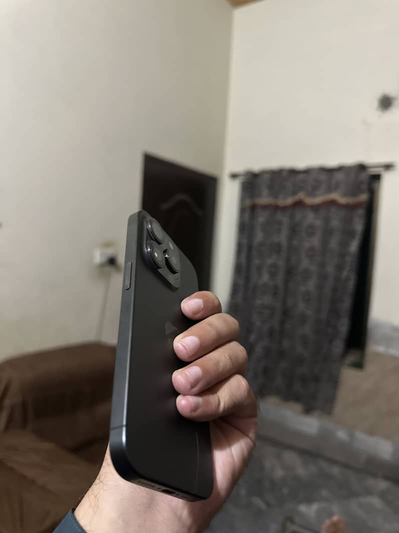 Apple iPhone 15 Pro 4
