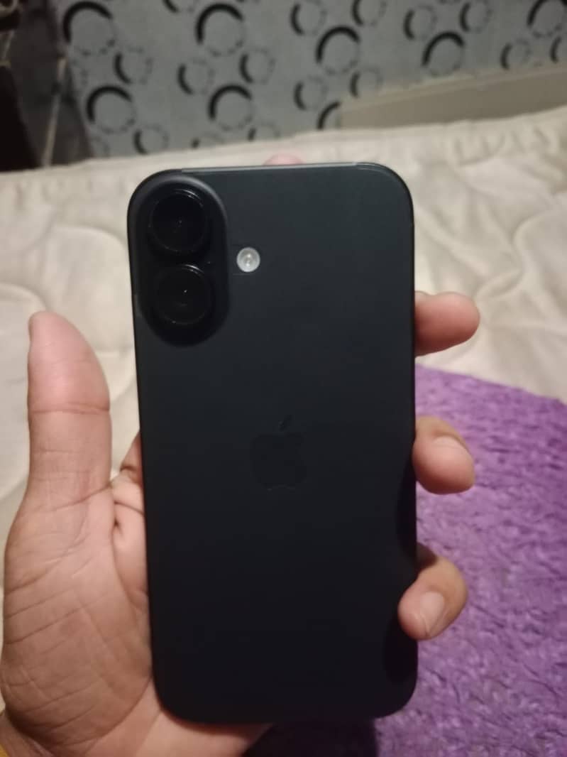 Apple iPhone 16 1
