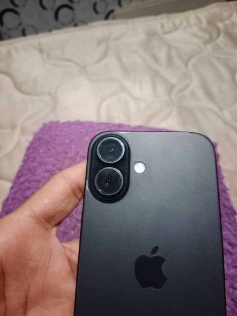 Apple iPhone 16 2