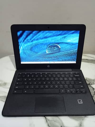 HP chromebook 4/16 /. . . 10/10 condition