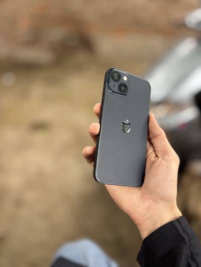 Apple iPhone 13