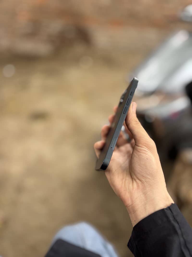 Apple iPhone 13 1