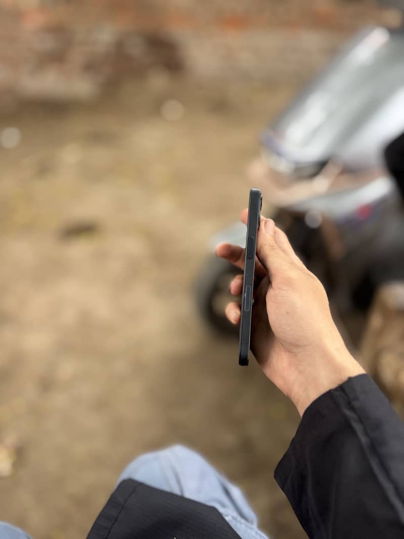 Apple iPhone 13 4