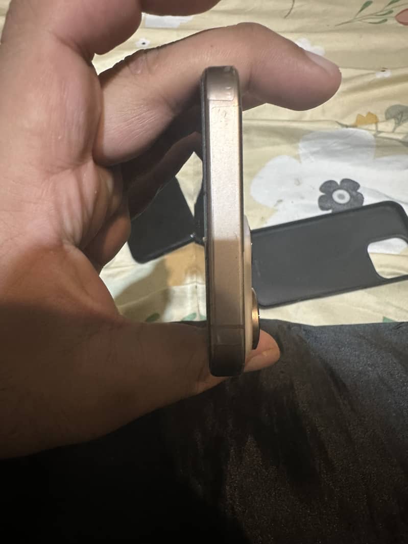 iPhone 16 pro max 3