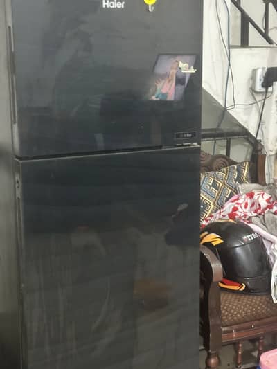 Haier Refrigerator HRF-276EPB Like new (Black Glass)