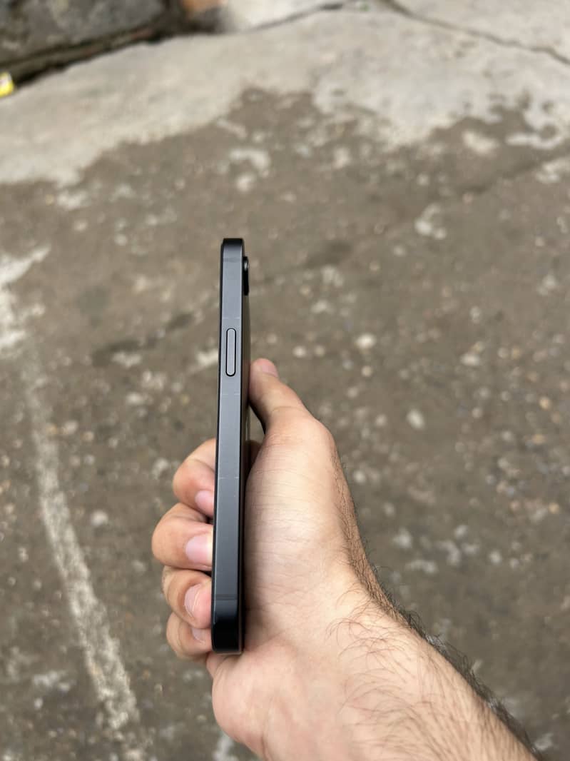 iPhone 16e 2