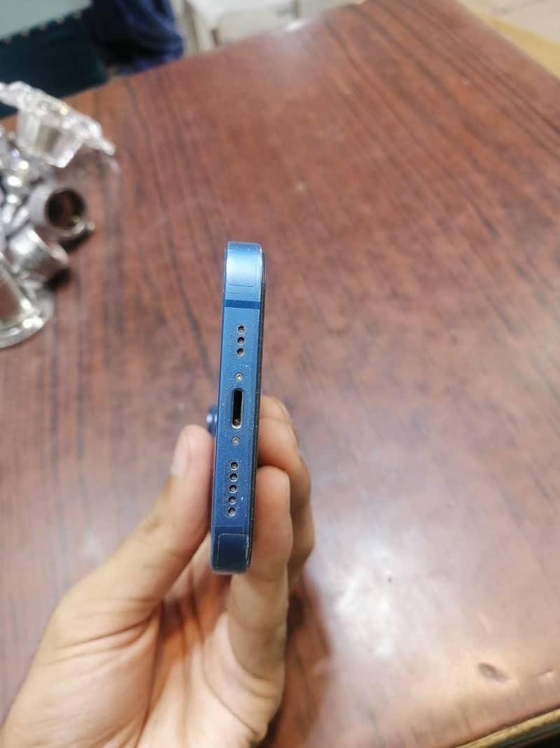 Apple iPhone 13 5