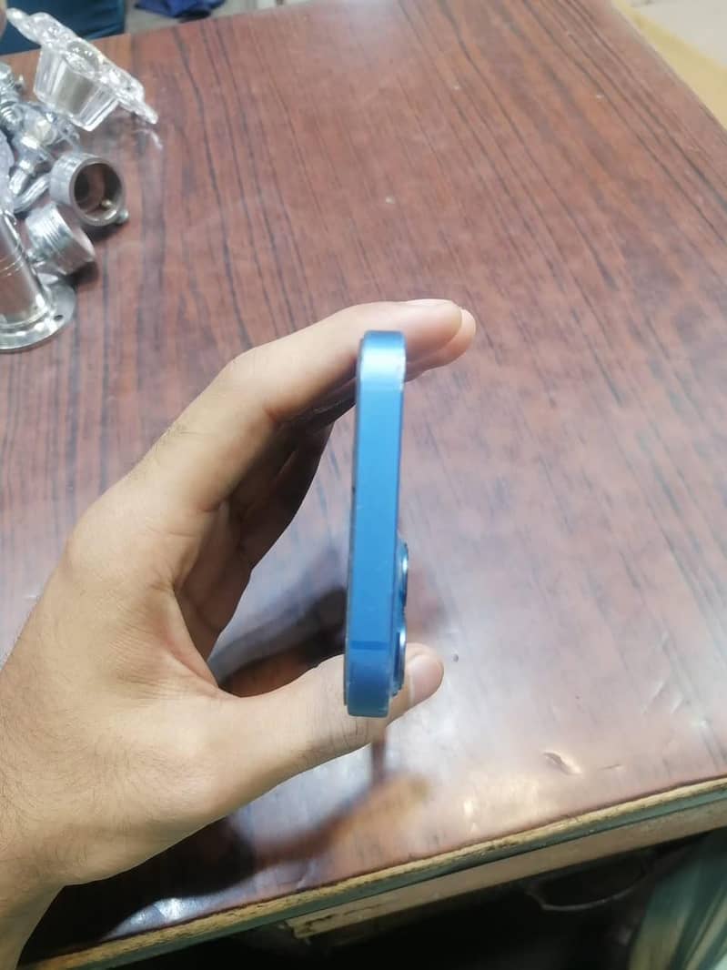 Apple iPhone 13 6