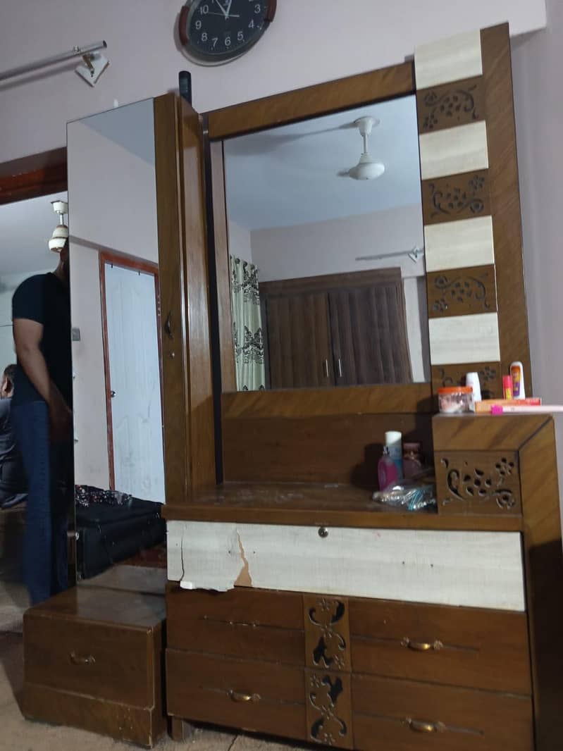 King bed set with dressing table 2