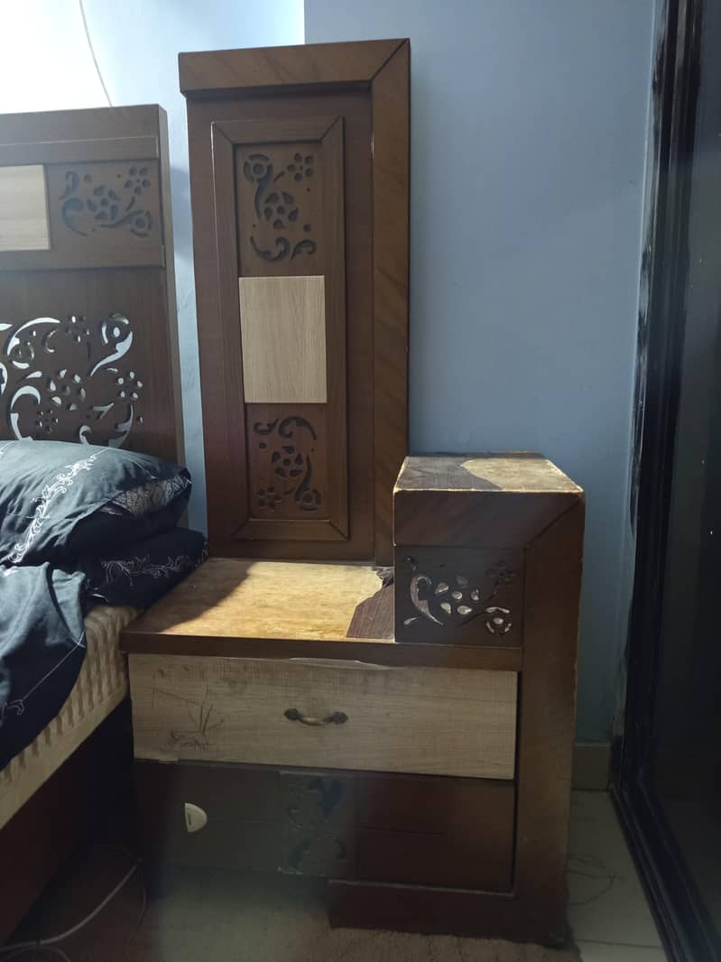 King bed set with dressing table 3